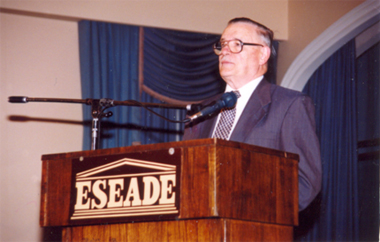 Colación de Grados 1999: James Buchanan (Presidente del Consejo Consultivo de ESEADE y Premio Nobel).